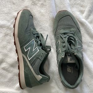 Green New Balance 696